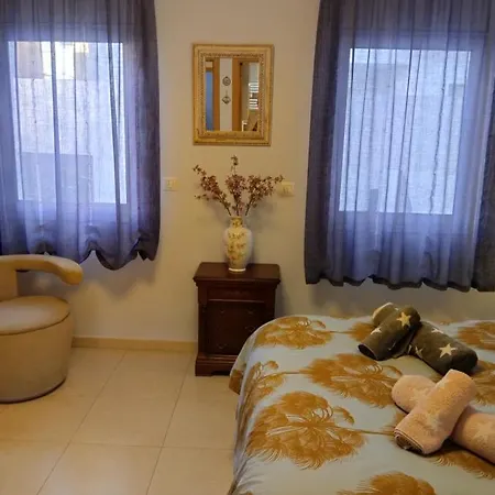 Costa Brava-palamos: Triplex Near To The Apartment